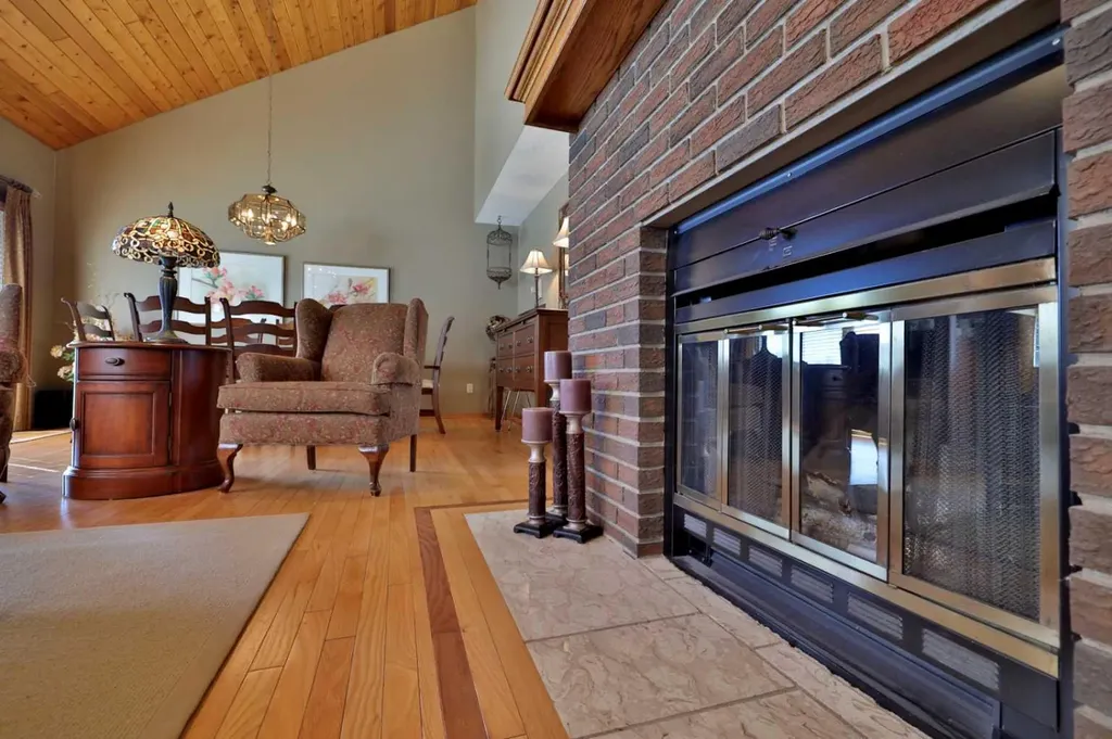 5215 67 Street Ponoka AB T4J 1K3