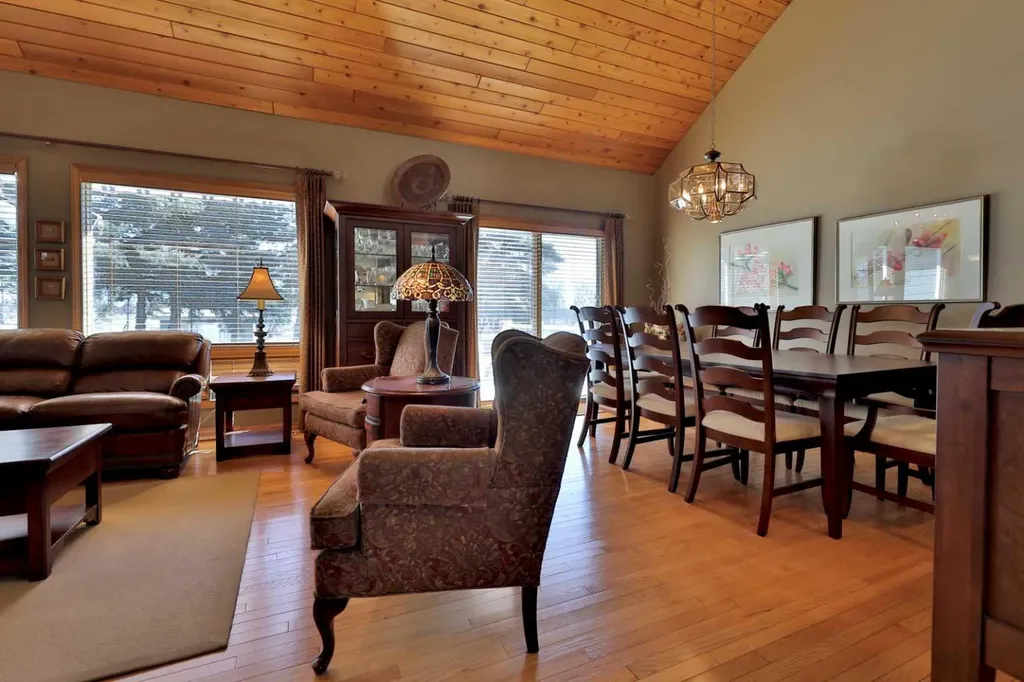 5215 67 Street Ponoka AB T4J 1K3