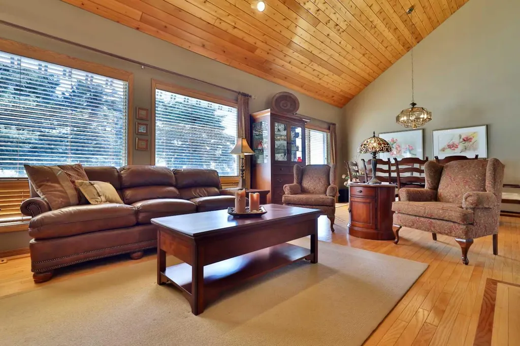 5215 67 Street Ponoka AB T4J 1K3
