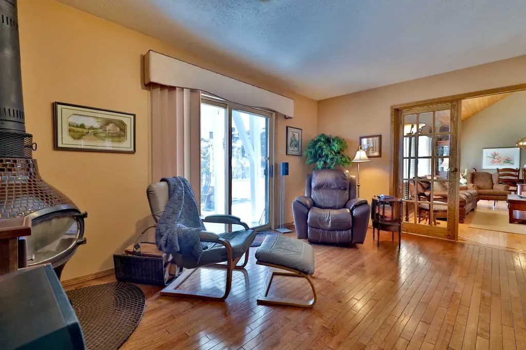 5215 67 Street Ponoka AB T4J 1K3
