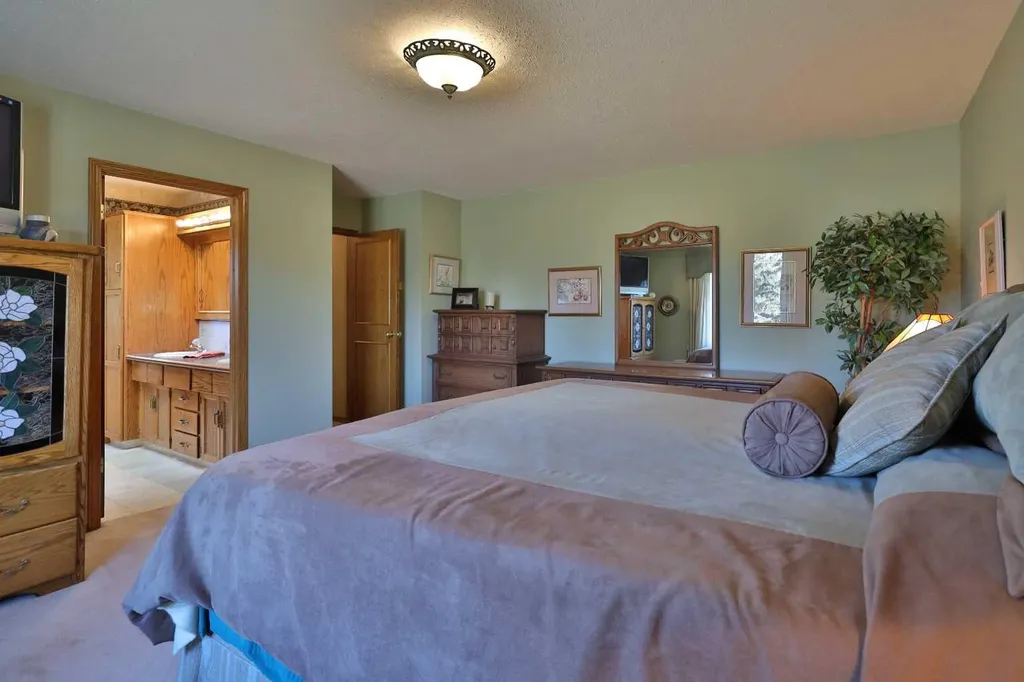 5215 67 Street Ponoka AB T4J 1K3