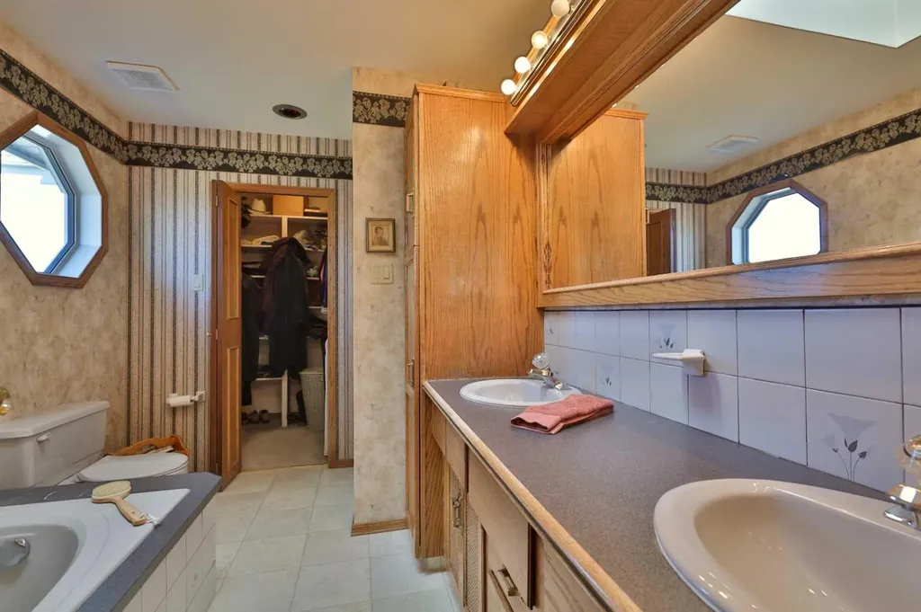 5215 67 Street Ponoka AB T4J 1K3