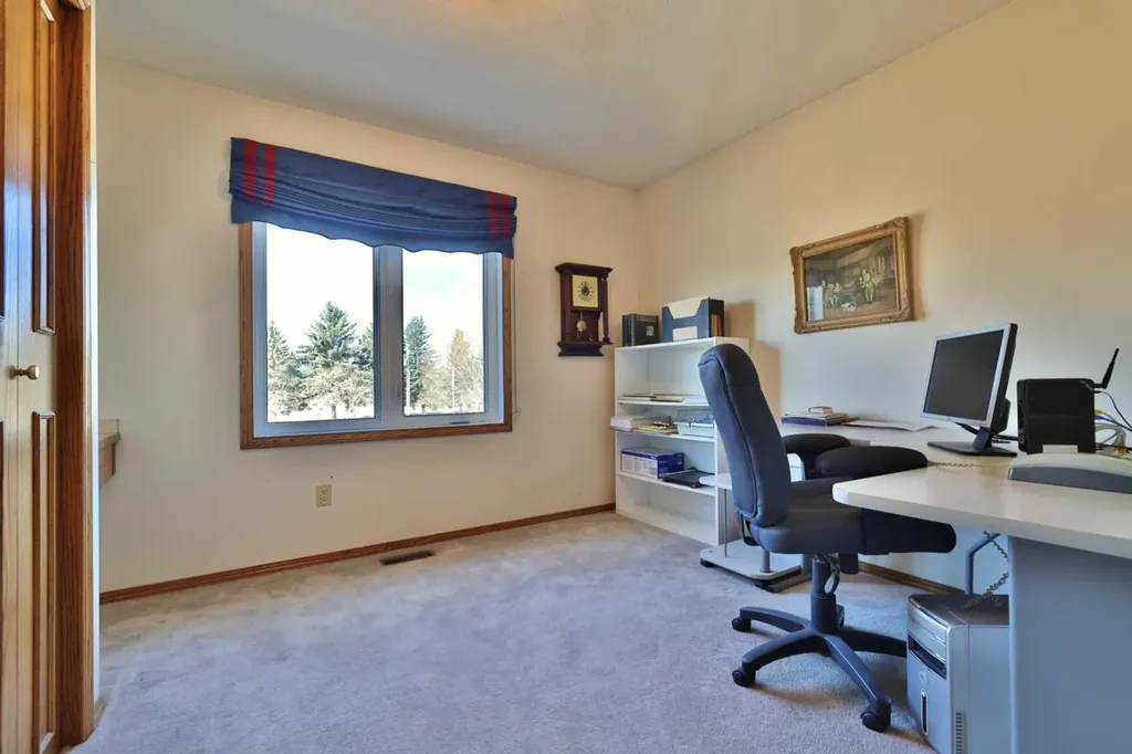 5215 67 Street Ponoka AB T4J 1K3