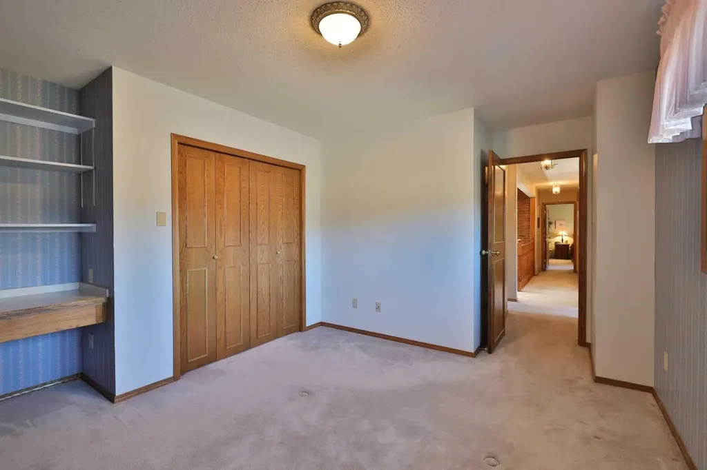 5215 67 Street Ponoka AB T4J 1K3
