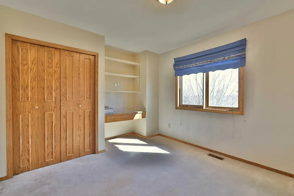 5215 67 Street Ponoka AB T4J 1K3