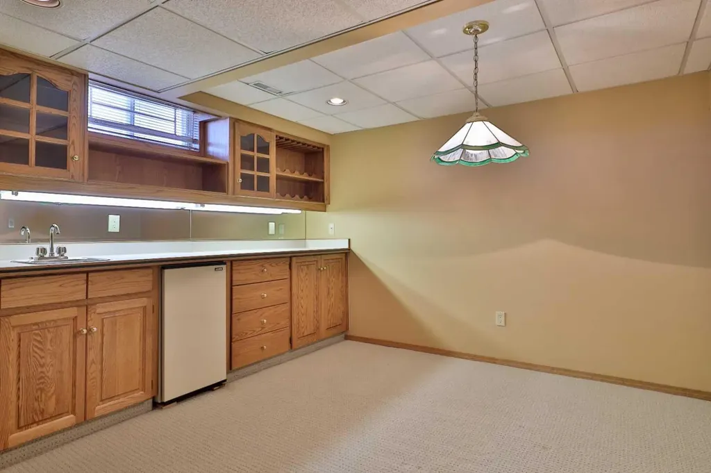 5215 67 Street Ponoka AB T4J 1K3