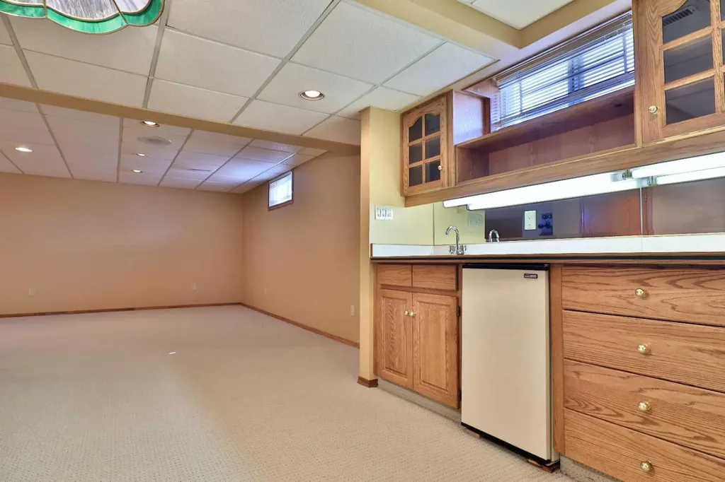 5215 67 Street Ponoka AB T4J 1K3