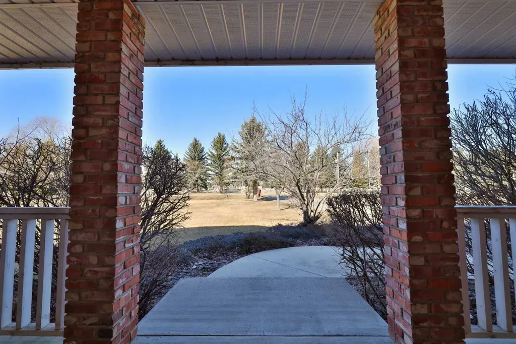 5215 67 Street Ponoka AB T4J 1K3