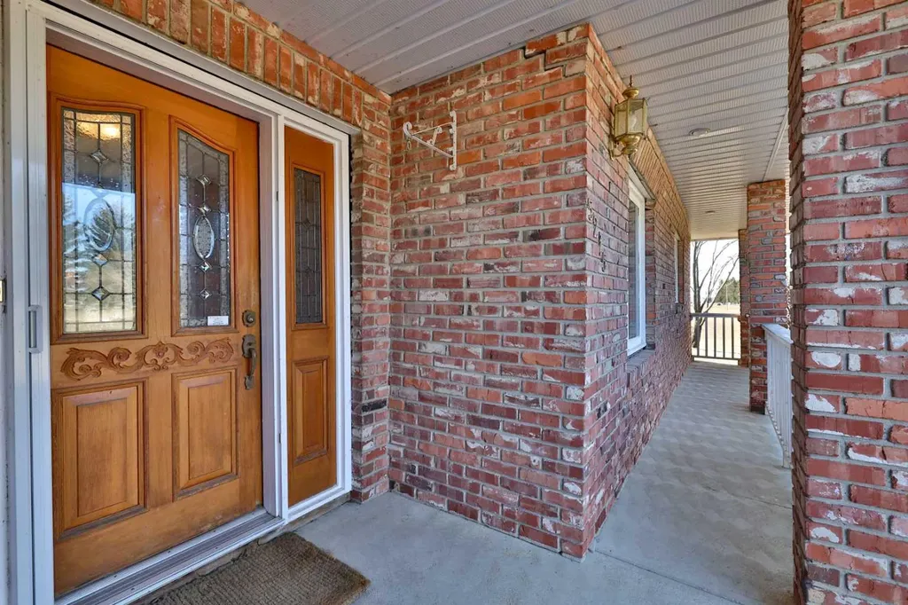 5215 67 Street Ponoka AB T4J 1K3