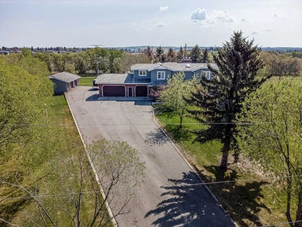 5215 67 Street Ponoka AB T4J 1K3
