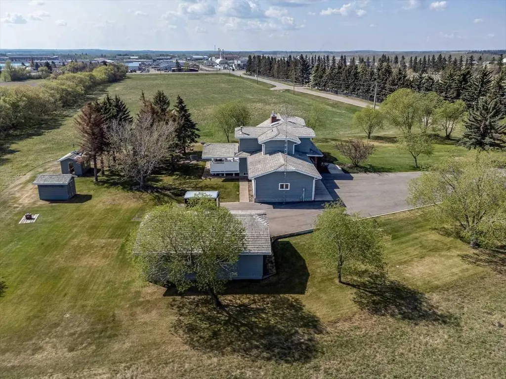 5215 67 Street Ponoka AB T4J 1K3