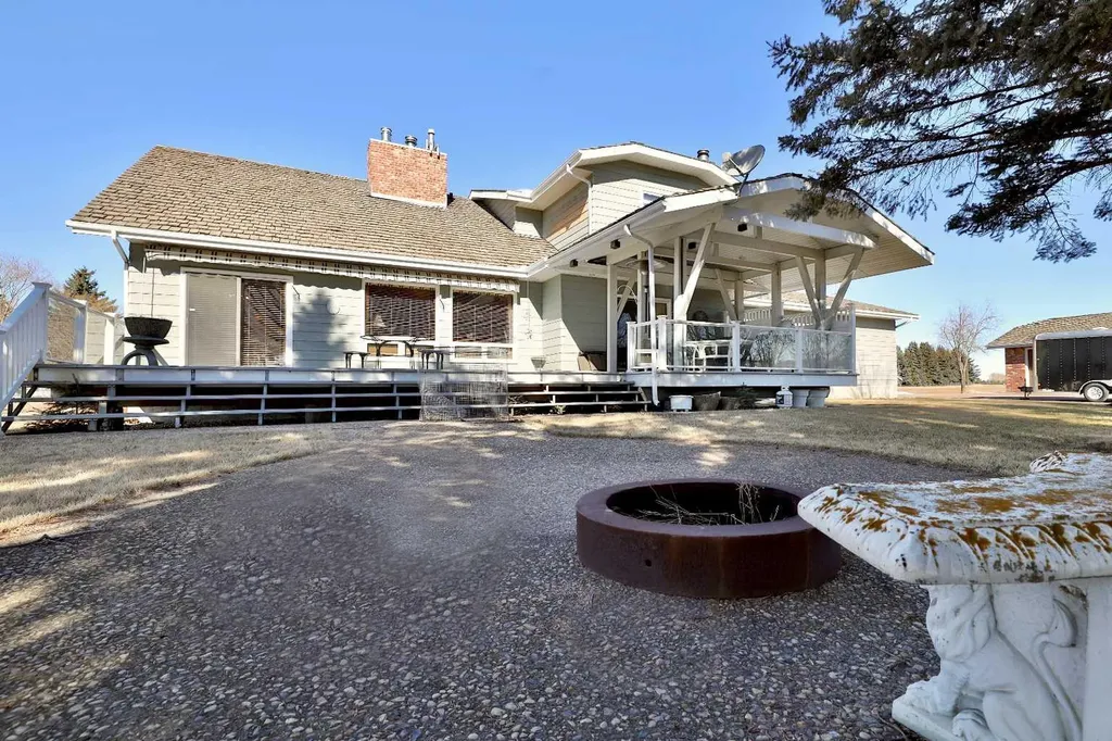 5215 67 Street Ponoka AB T4J 1K3
