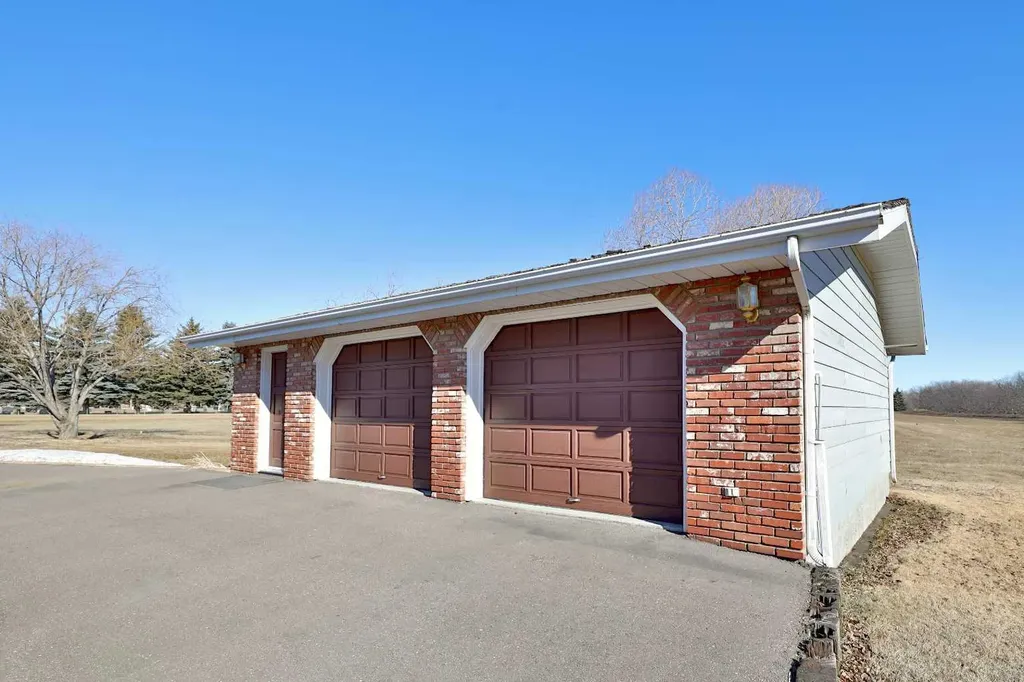 5215 67 Street Ponoka AB T4J 1K3