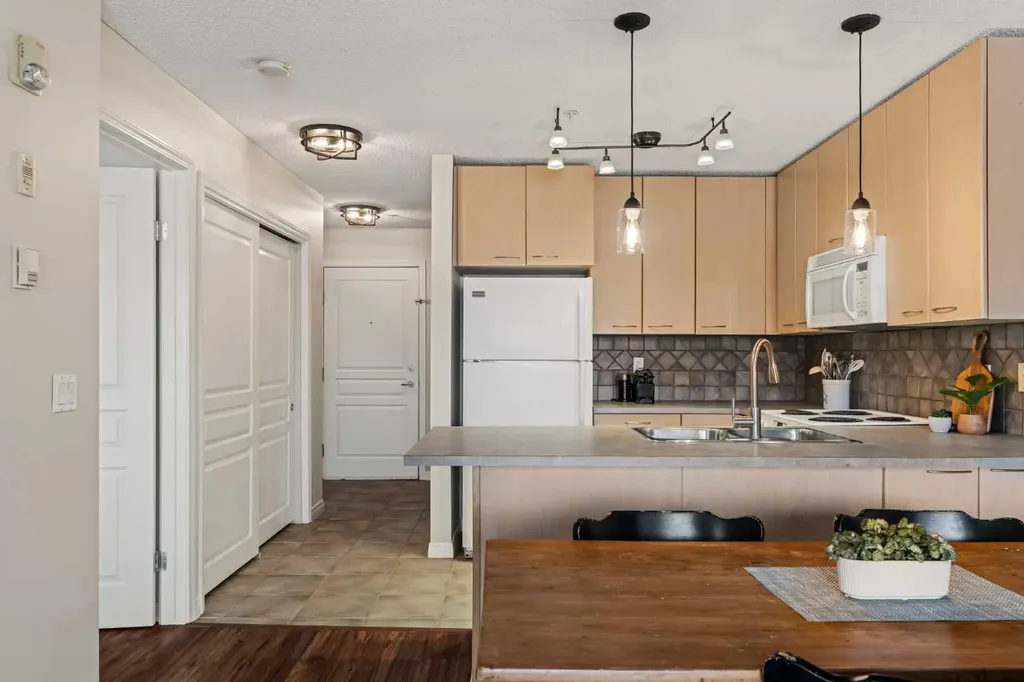 5115 Richard Road SW Calgary AB T3E 7M7
