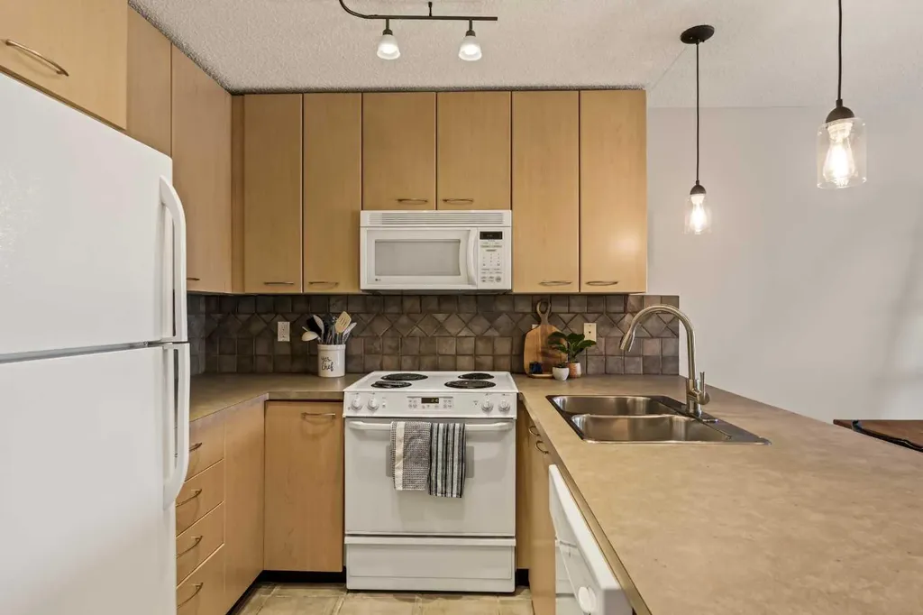 5115 Richard Road SW Calgary AB T3E 7M7