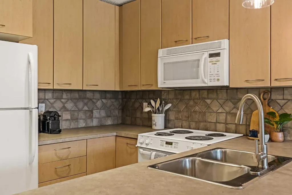 5115 Richard Road SW Calgary AB T3E 7M7