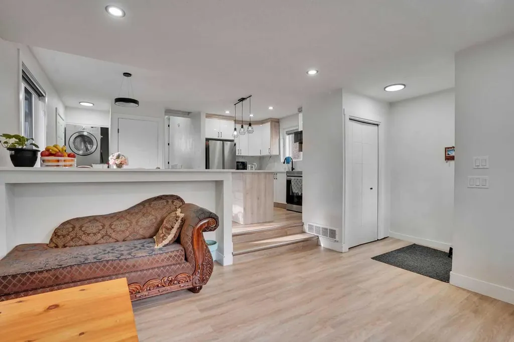 51 Taraglen Road NE Calgary AB t3j 2n8