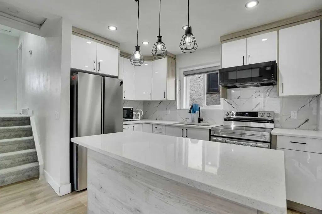 51 Taraglen Road NE Calgary AB t3j 2n8