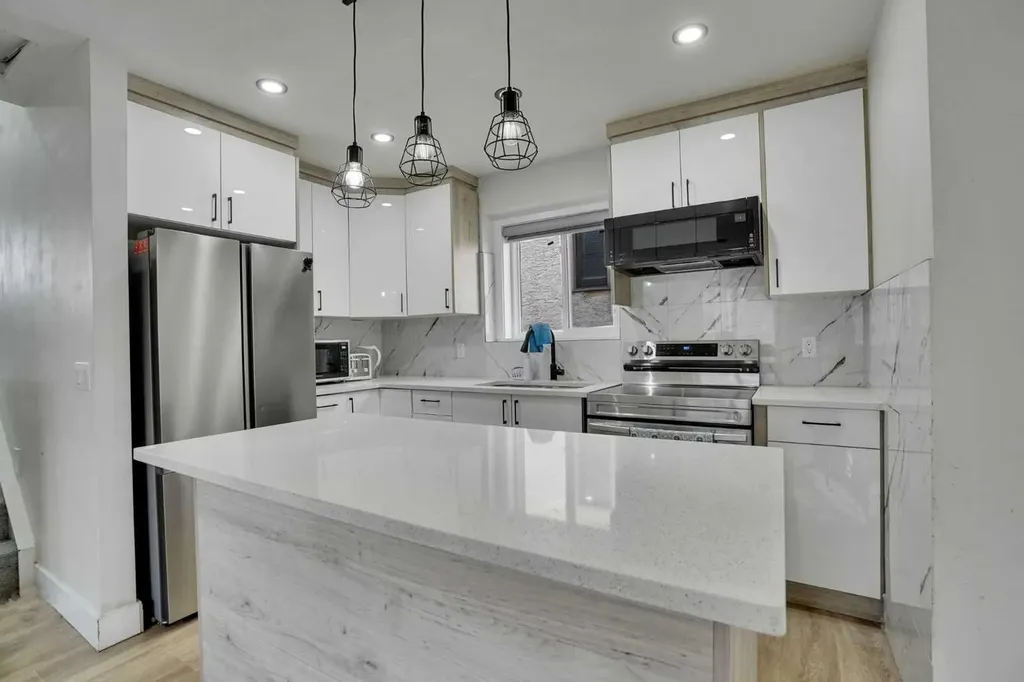 51 Taraglen Road NE Calgary AB t3j 2n8