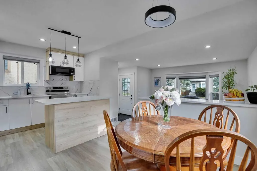 51 Taraglen Road NE Calgary AB t3j 2n8