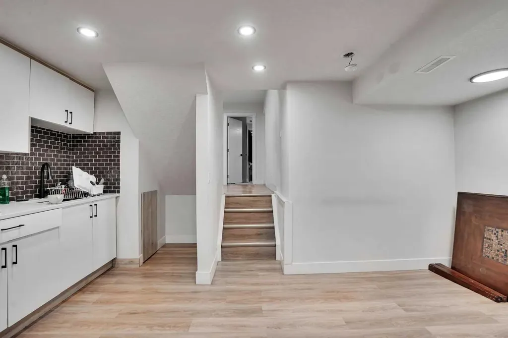 51 Taraglen Road NE Calgary AB t3j 2n8