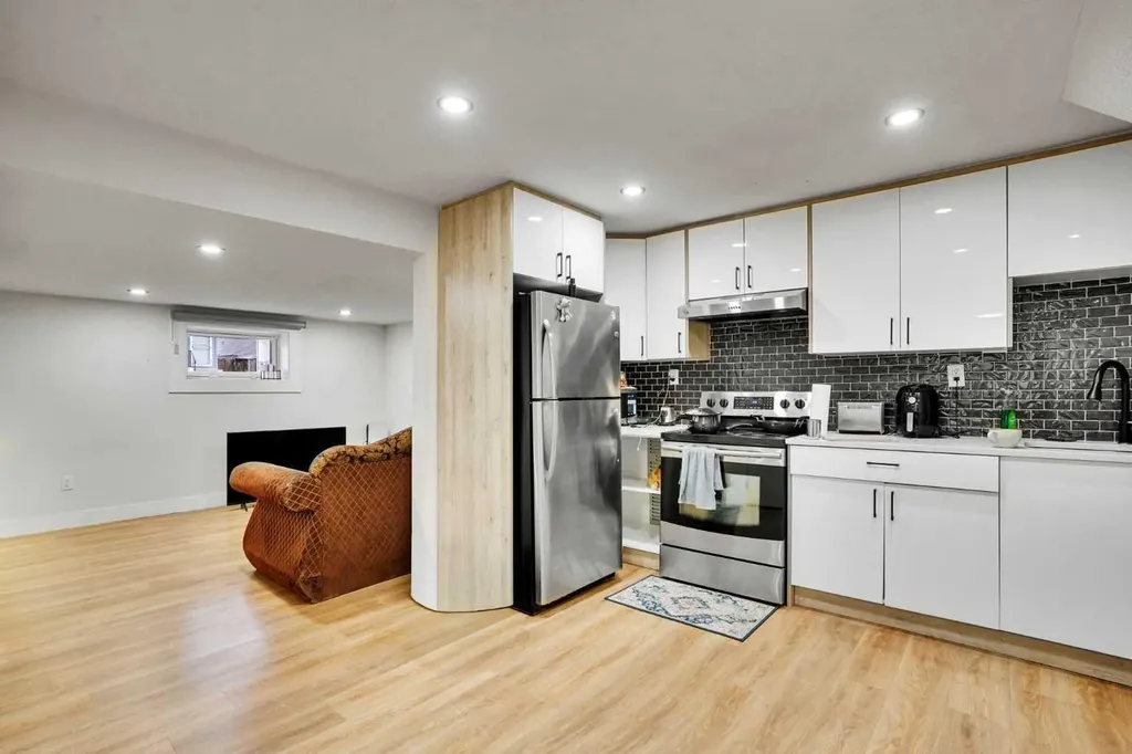 51 Taraglen Road NE Calgary AB t3j 2n8