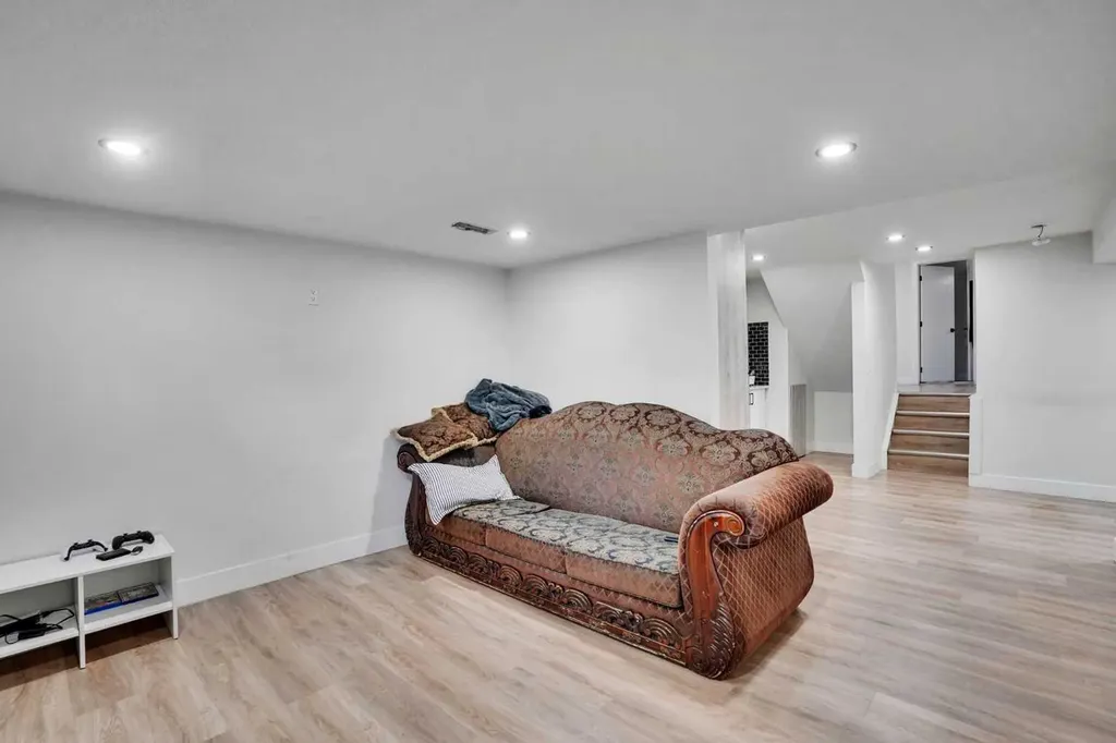 51 Taraglen Road NE Calgary AB t3j 2n8