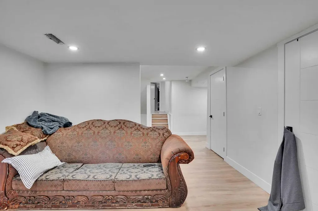 51 Taraglen Road NE Calgary AB t3j 2n8