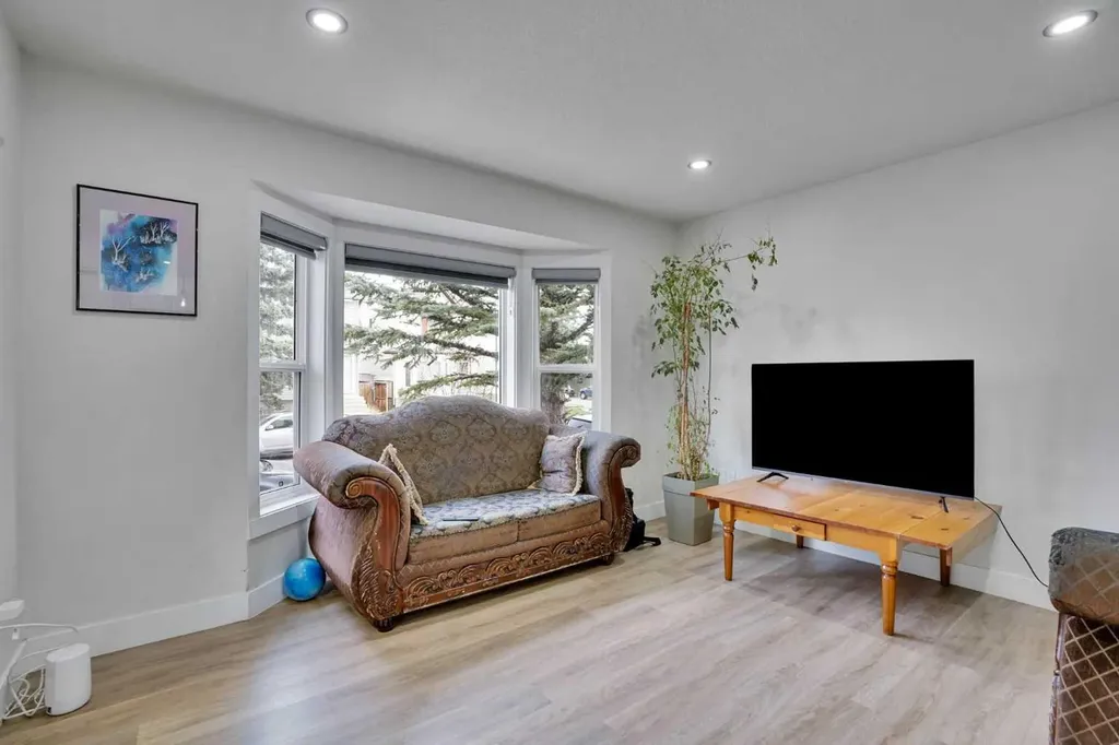 51 Taraglen Road NE Calgary AB t3j 2n8