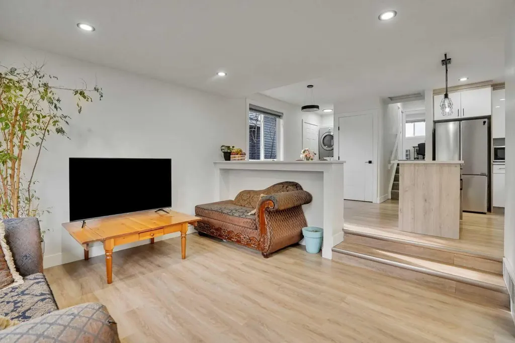 51 Taraglen Road NE Calgary AB t3j 2n8