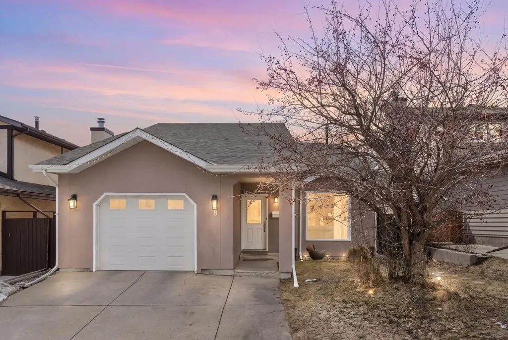 8 Hawkfield Crescent NW Calgary AB T3G 1Z5