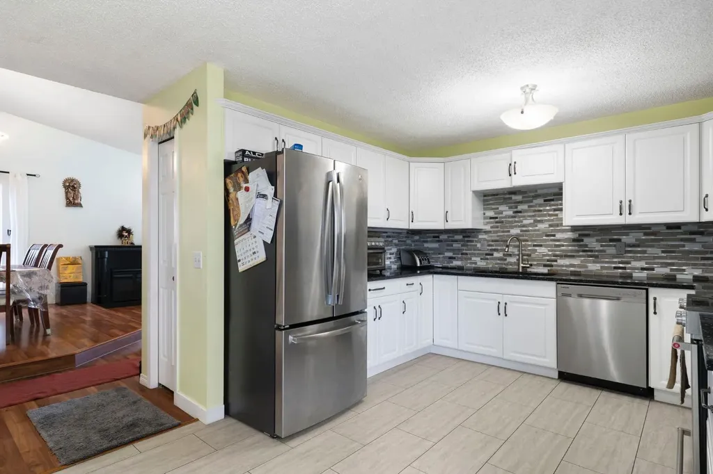 8 Hawkfield Crescent NW Calgary AB T3G 1Z5