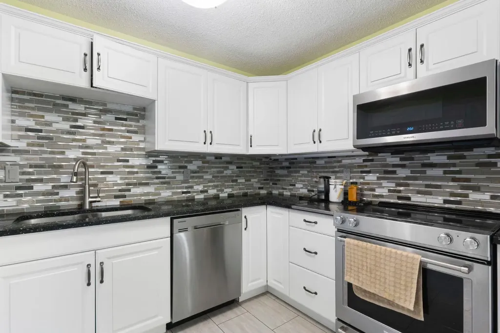 8 Hawkfield Crescent NW Calgary AB T3G 1Z5
