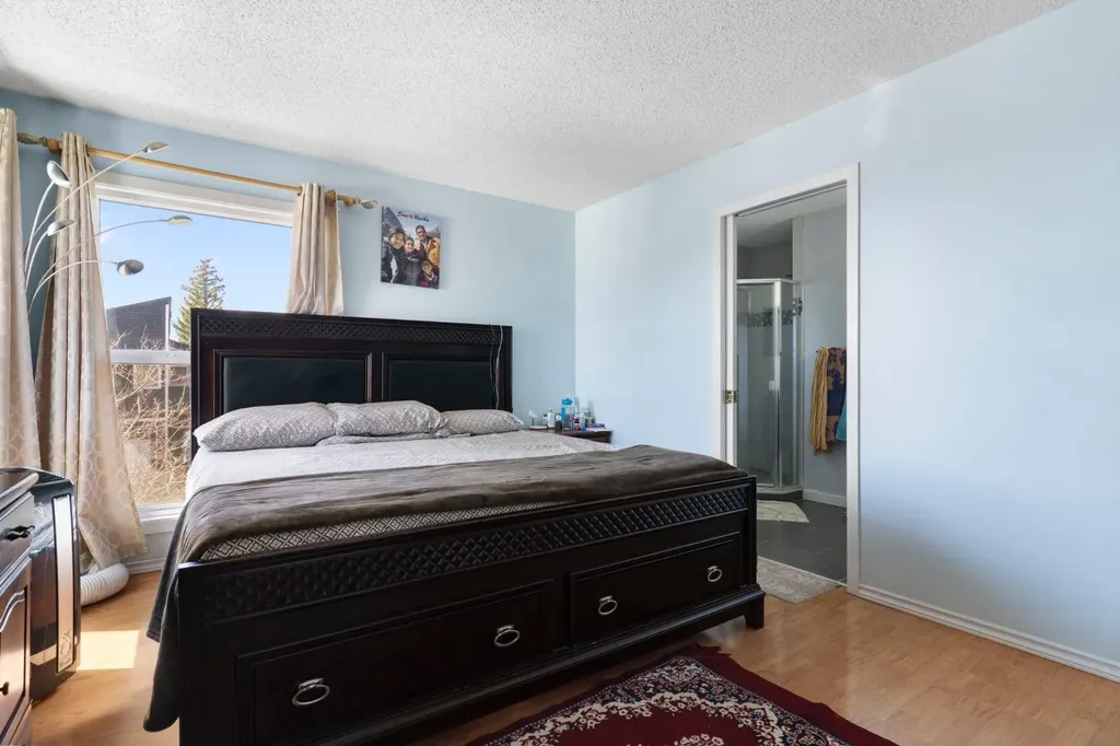 8 Hawkfield Crescent NW Calgary AB T3G 1Z5