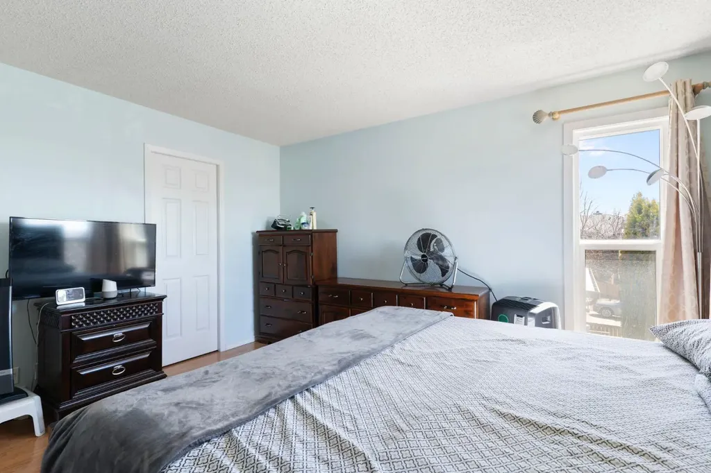 8 Hawkfield Crescent NW Calgary AB T3G 1Z5