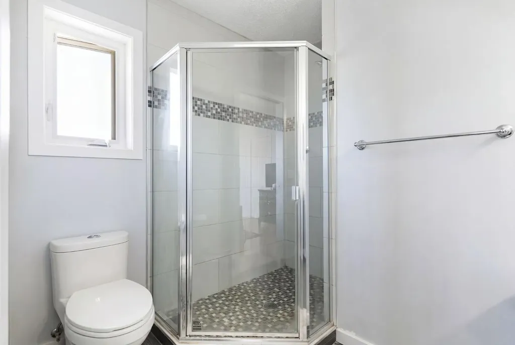 8 Hawkfield Crescent NW Calgary AB T3G 1Z5