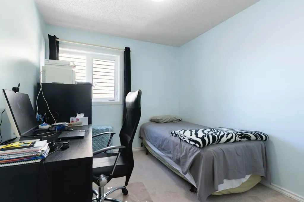 8 Hawkfield Crescent NW Calgary AB T3G 1Z5