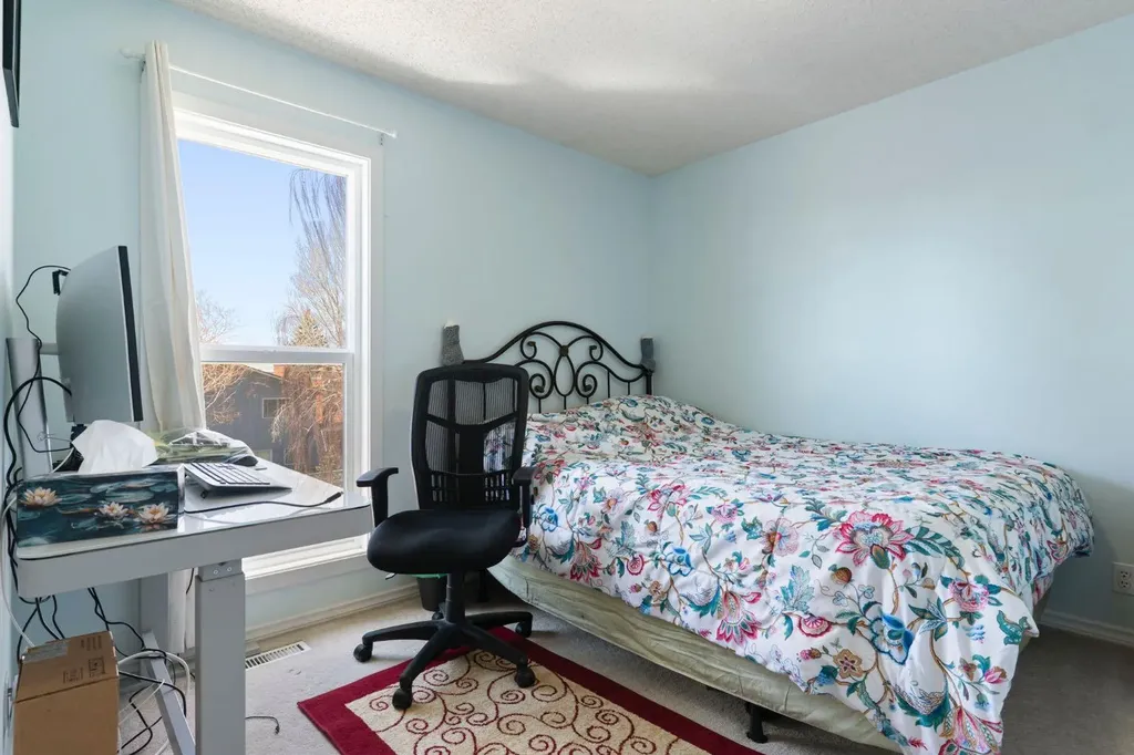 8 Hawkfield Crescent NW Calgary AB T3G 1Z5