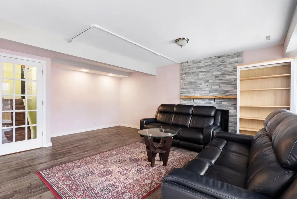 8 Hawkfield Crescent NW Calgary AB T3G 1Z5