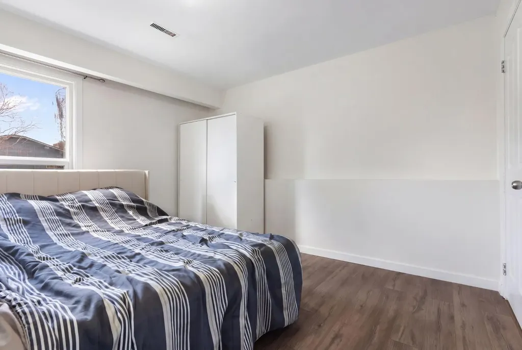 8 Hawkfield Crescent NW Calgary AB T3G 1Z5