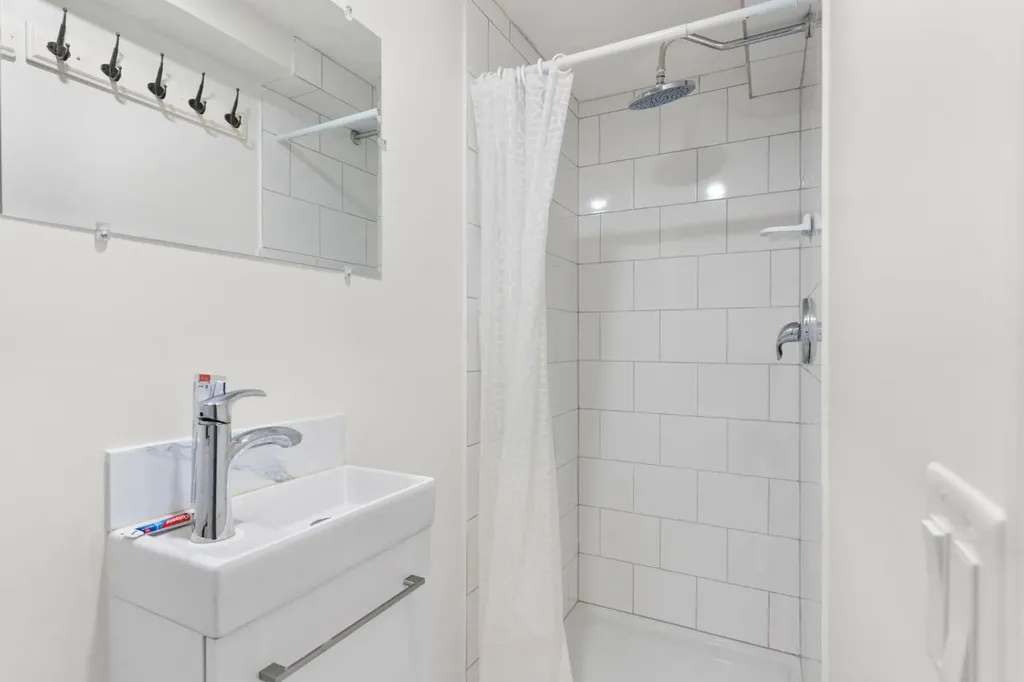 8 Hawkfield Crescent NW Calgary AB T3G 1Z5