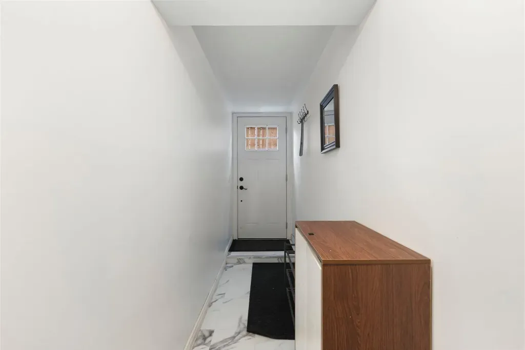 8 Hawkfield Crescent NW Calgary AB T3G 1Z5