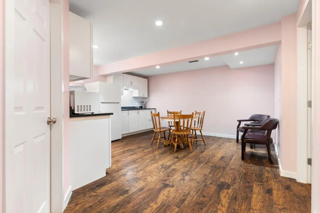 8 Hawkfield Crescent NW Calgary AB T3G 1Z5