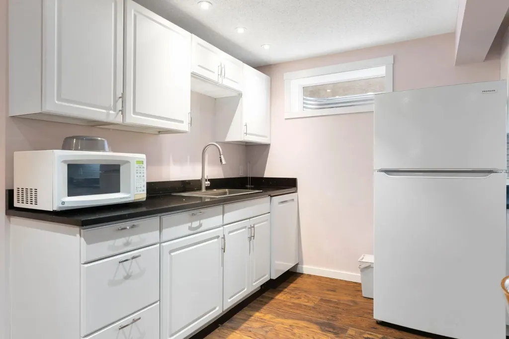 8 Hawkfield Crescent NW Calgary AB T3G 1Z5