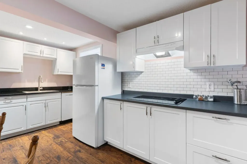 8 Hawkfield Crescent NW Calgary AB T3G 1Z5