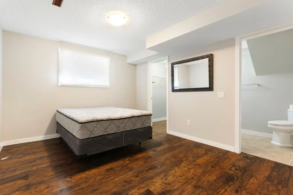 8 Hawkfield Crescent NW Calgary AB T3G 1Z5