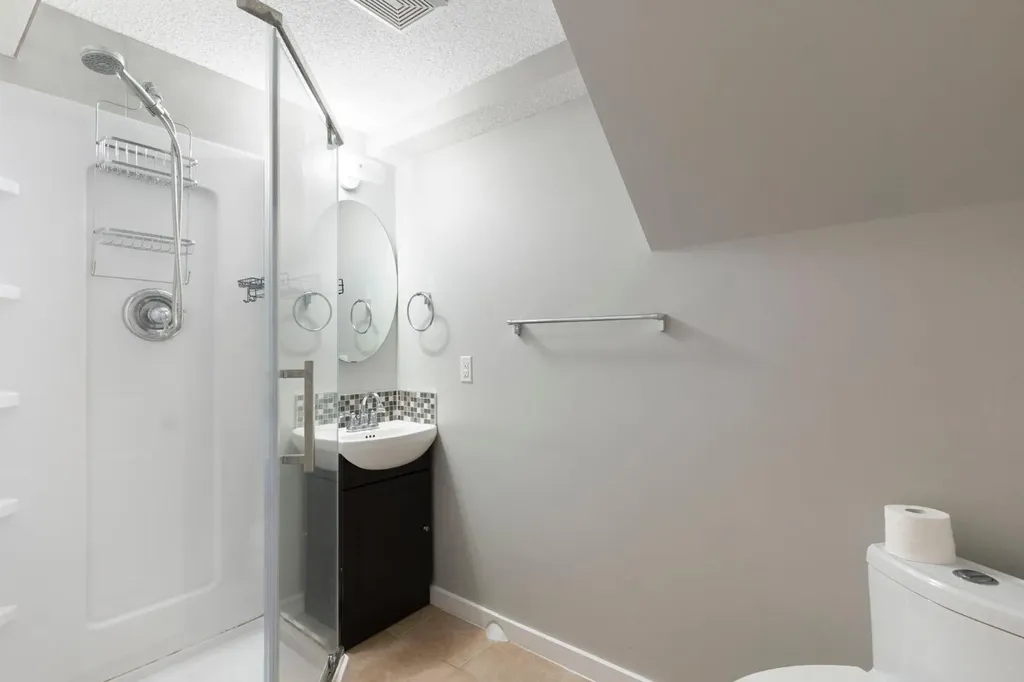 8 Hawkfield Crescent NW Calgary AB T3G 1Z5