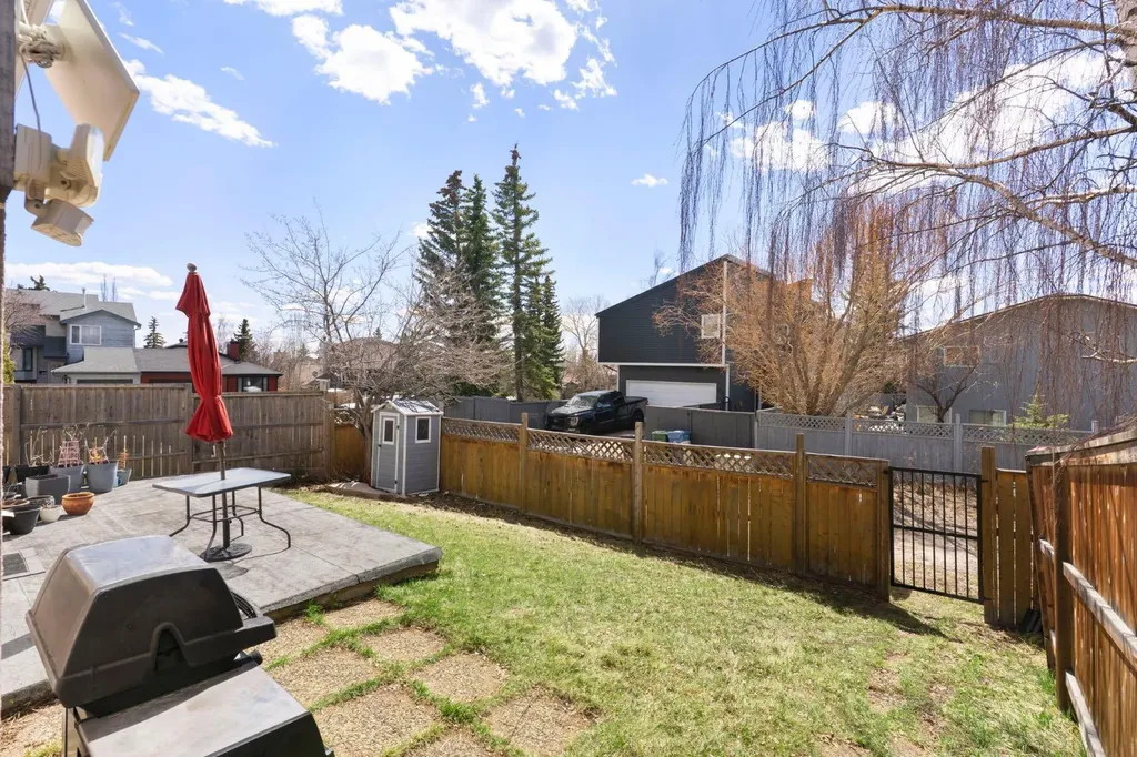 8 Hawkfield Crescent NW Calgary AB T3G 1Z5
