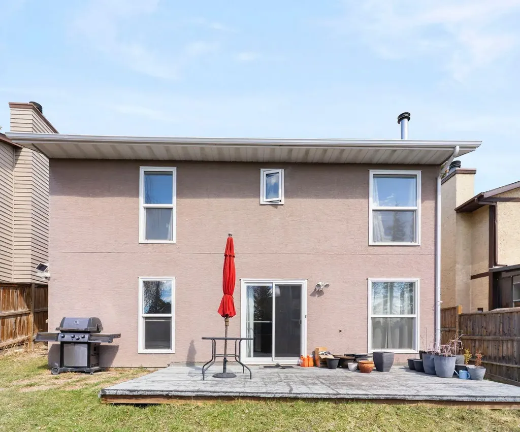 8 Hawkfield Crescent NW Calgary AB T3G 1Z5
