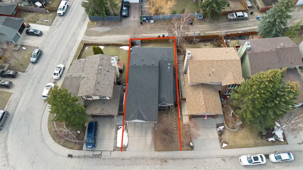 8 Hawkfield Crescent NW Calgary AB T3G 1Z5